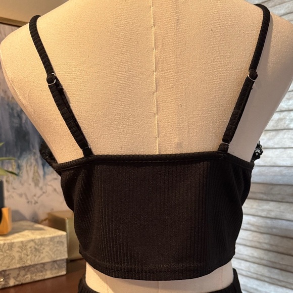 Woman's Black Lace Trim Ribbed Sleepwear Set. Size M - Picture 5 of 6